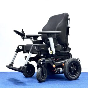 10136 Q700 R Powerchair Ex-demo (1)